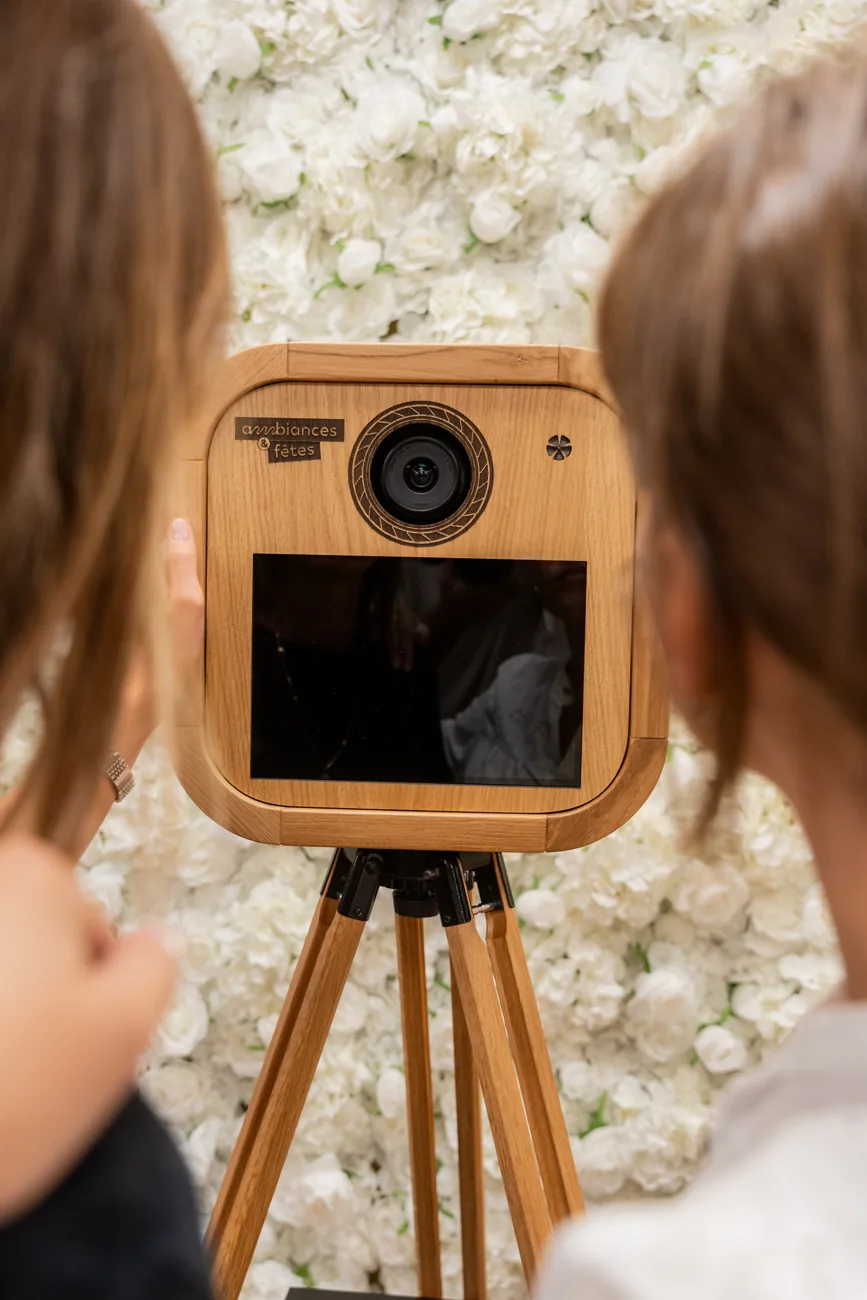 Photobooth installé dans un décor de réception