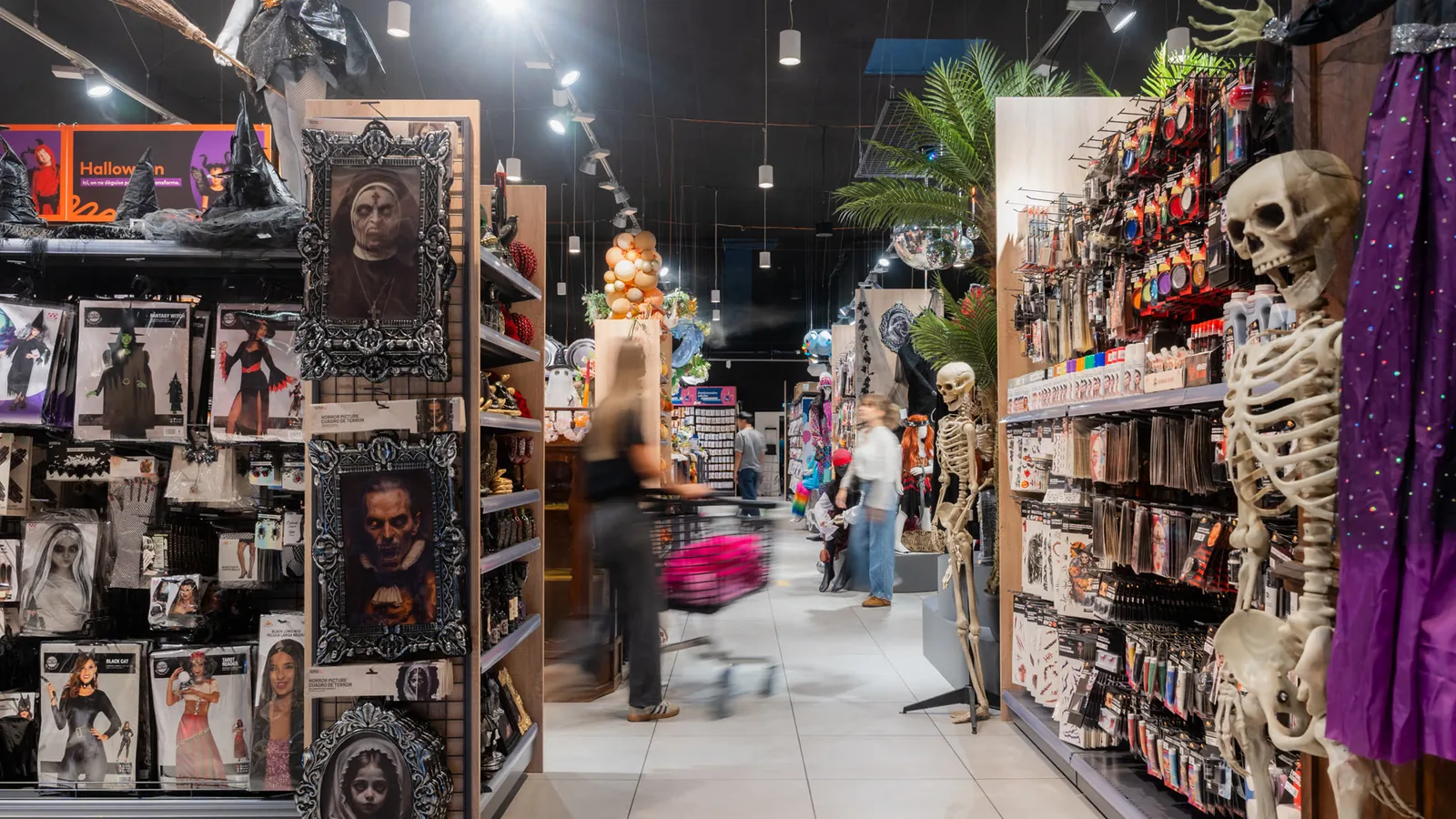 Rayon Halloween du magasin Ambiances & Fêtes